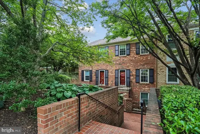 3217 Sutton Pl Nw #a, Washington