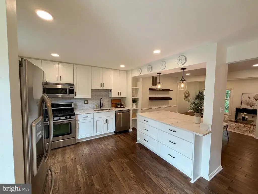 5008 Domain Pl, ALEXANDRIA