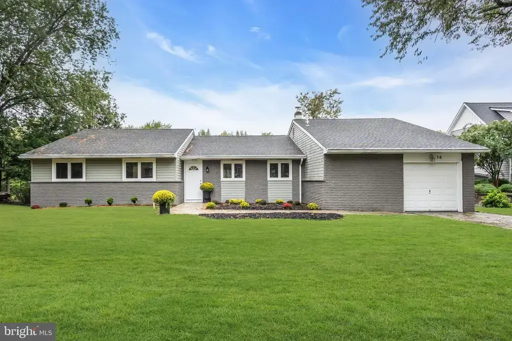 14 Steven Dr, VOORHEES