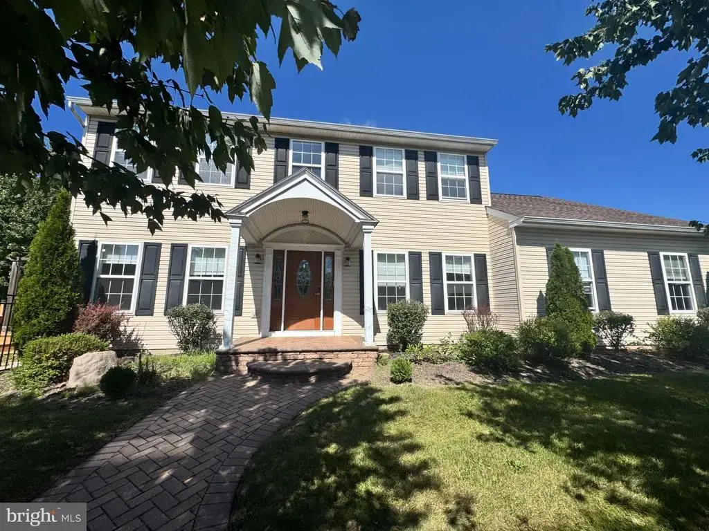 1225 Meadow Brook Dr, QUAKERTOWN
