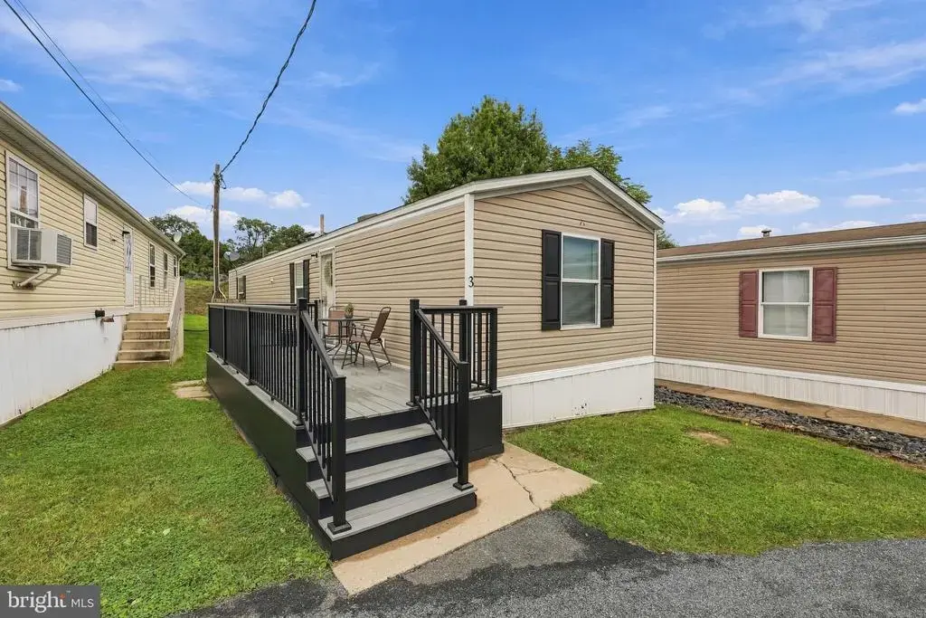 3 Pleasant Hill Ave, AKRON
