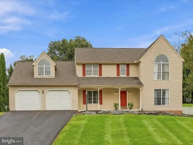 1002 Fieldstone Ct, Lancaster