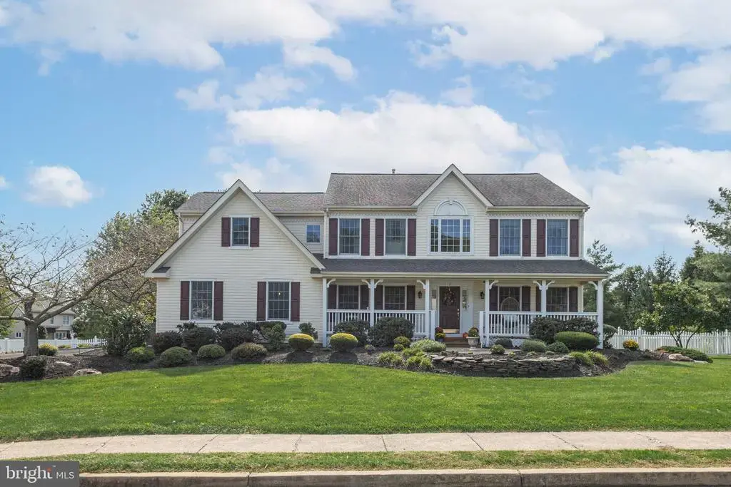 7 Mustang Ct, SOUTHAMPTON