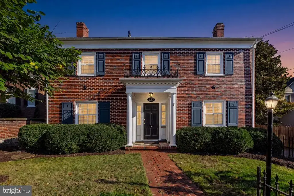 220 Amherst St, WINCHESTER