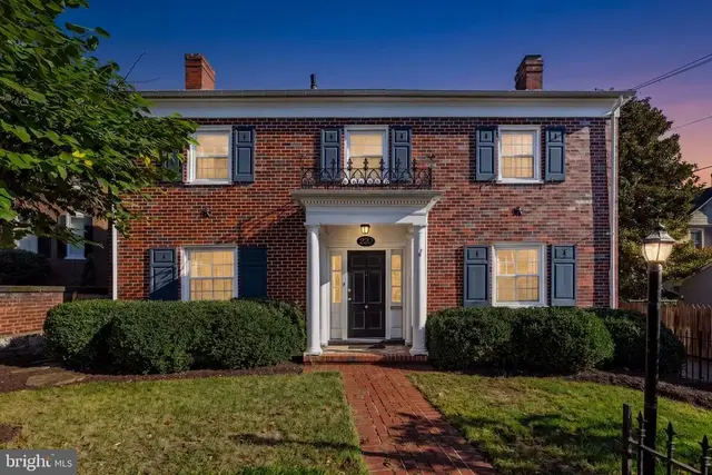 220 Amherst St, Winchester