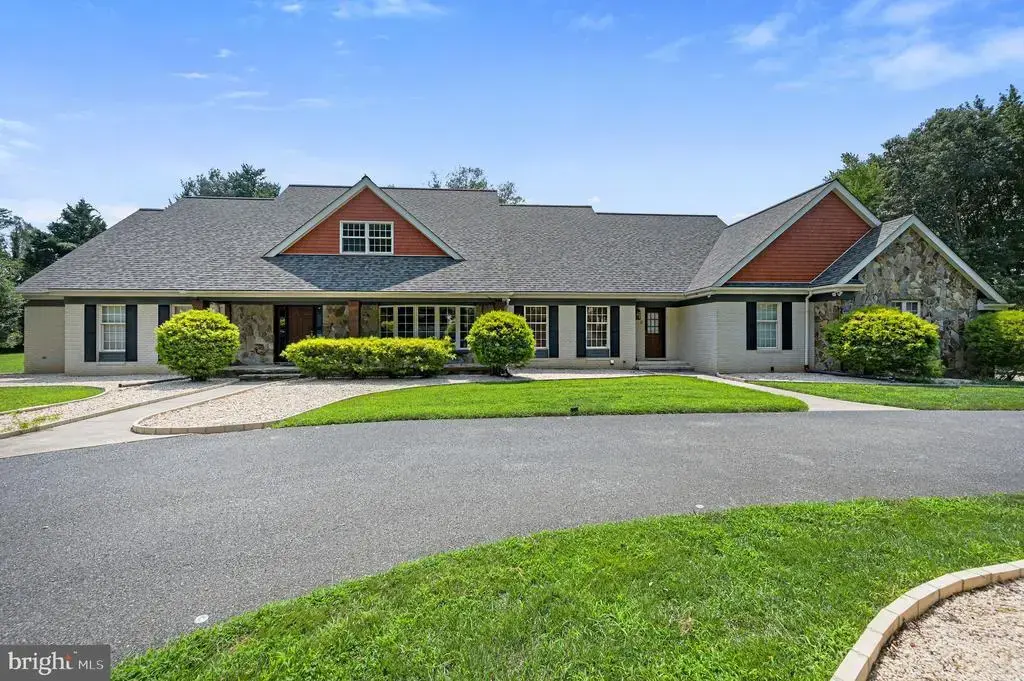 50 Elizabeth Ave, DOVER