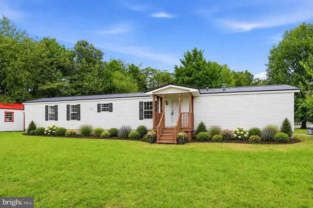 32060 N Spring Ct, LAUREL