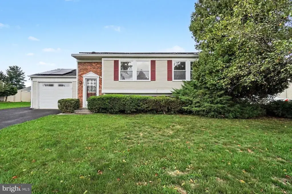 1519 Wandering Way, HARRISBURG
