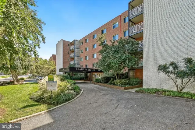 4800 Chevy Chase Dr #102, Chevy Chase