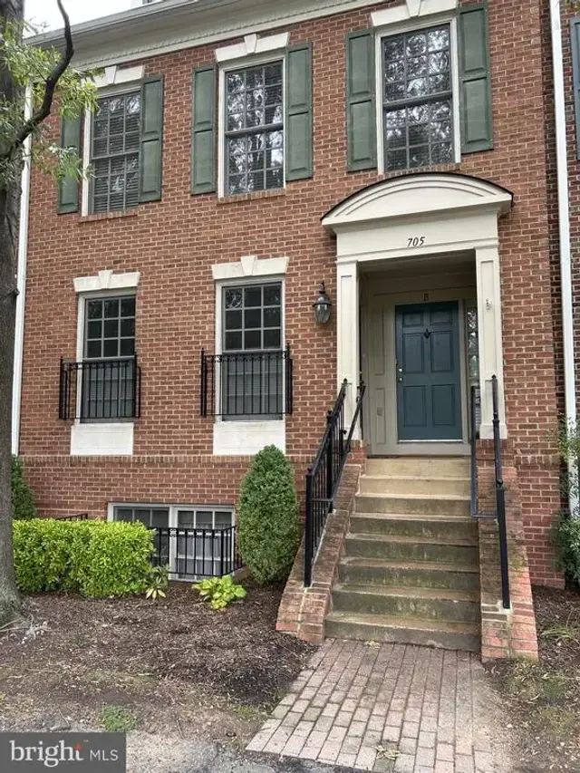 705 Massey Ln #a, Alexandria