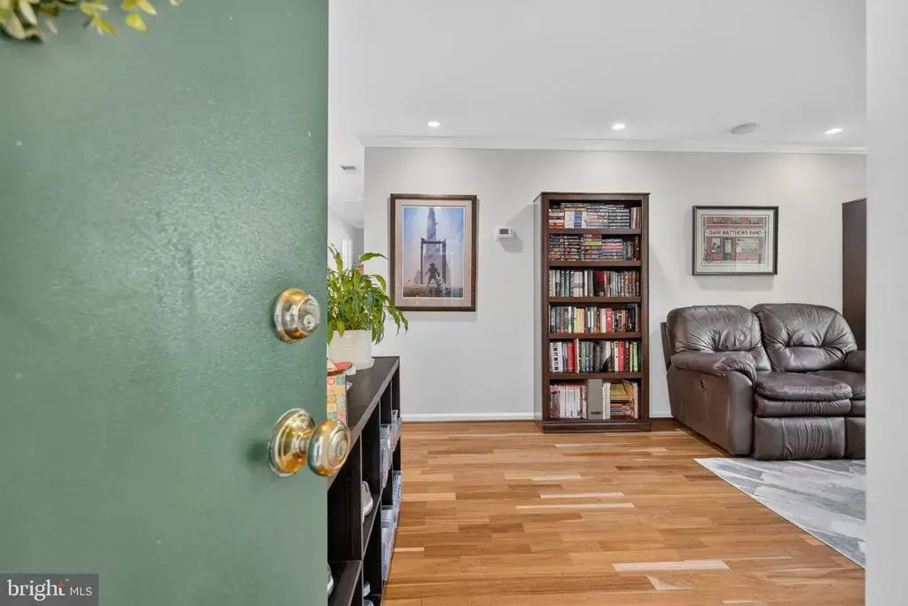 2050 N Calvert St #404, ARLINGTON