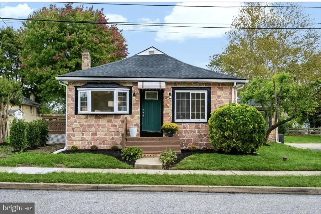 2377 Booker Ave, ASTON