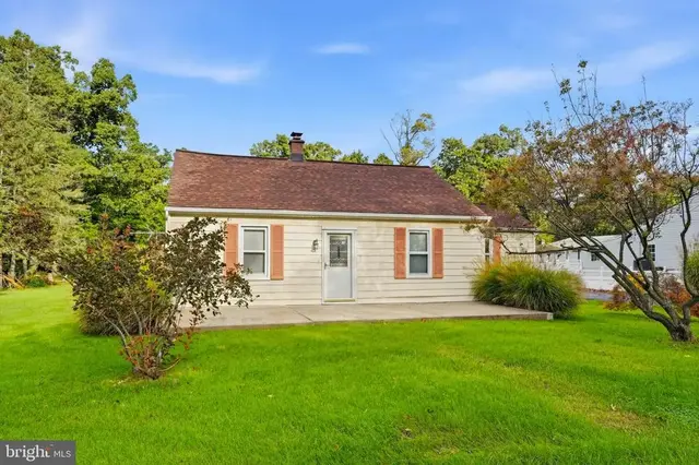 26 Luke Dr, Pasadena