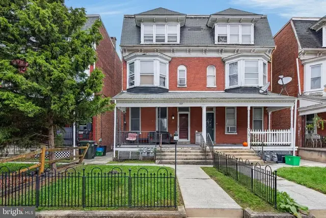 729 Linden Ave, York