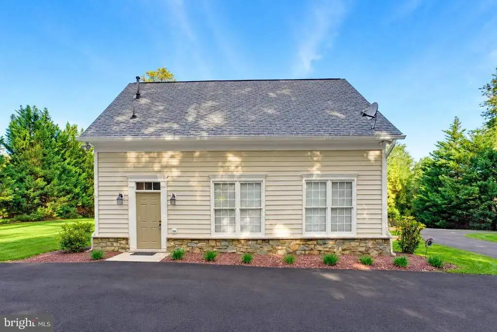 10903 Maple St, FAIRFAX