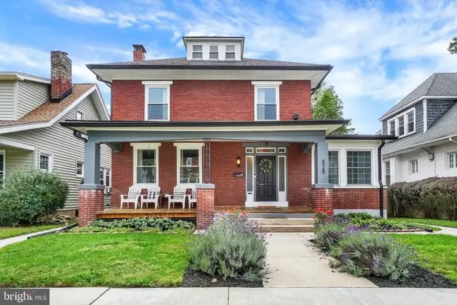 828 S Queen St, York