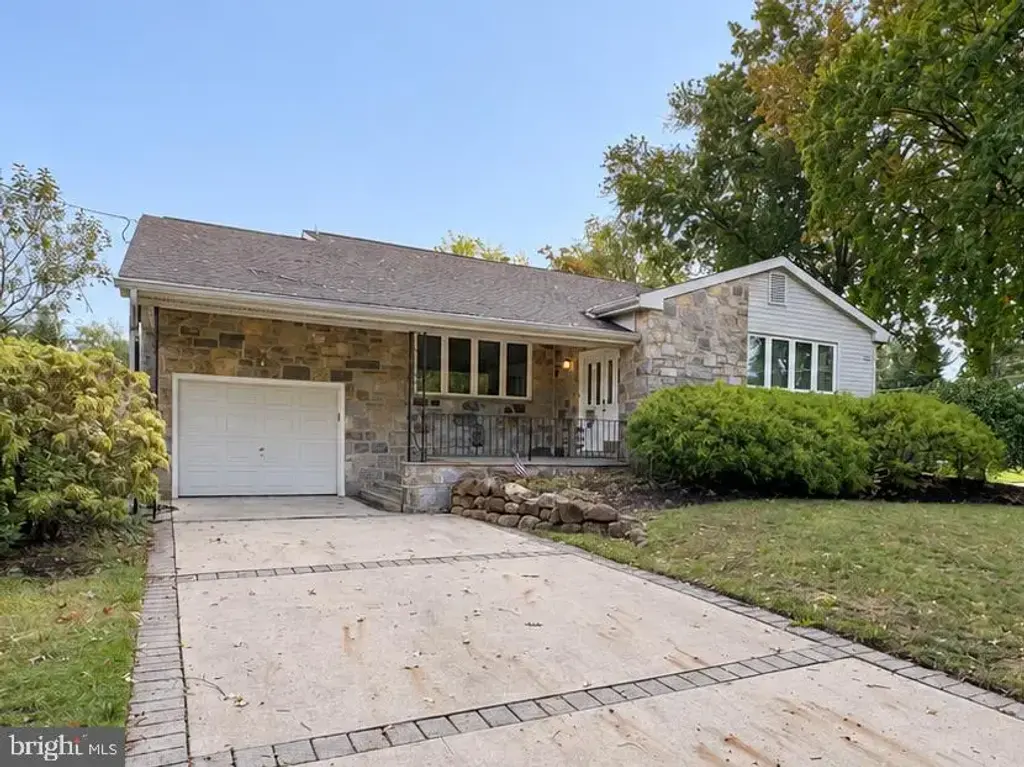 1738 Country Club Dr, CHERRY HILL