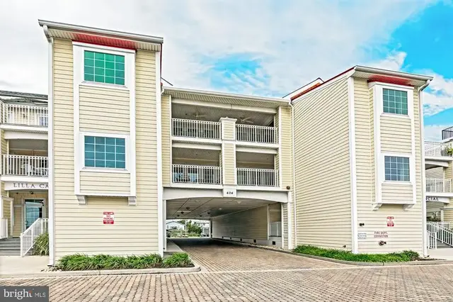 404 E Savannah Rd #202, Lewes
