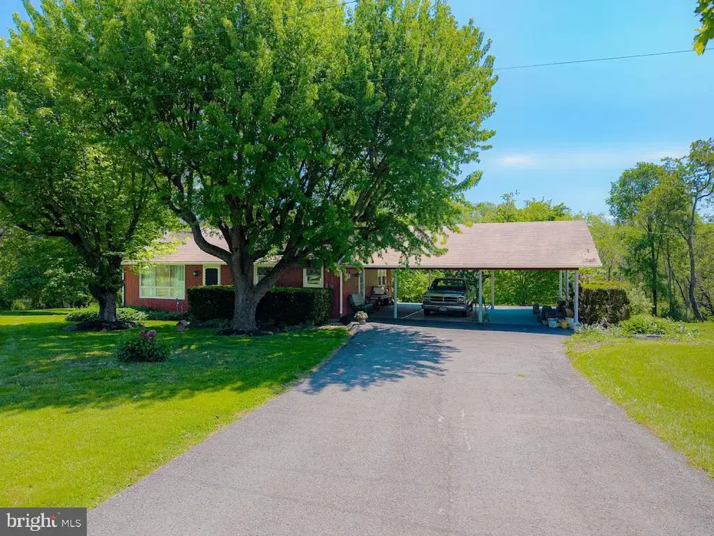 568 Paradise Hill Rd, EVERETT