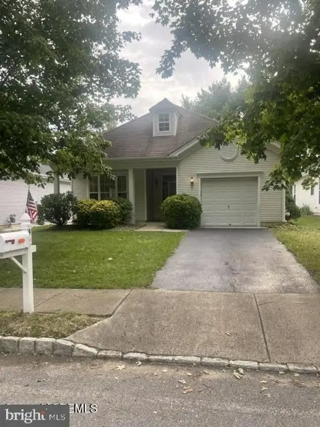 42 Spring Meadow Dr, LAKEWOOD