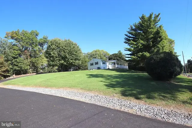 12163 Gearhart Rd, Greencastle
