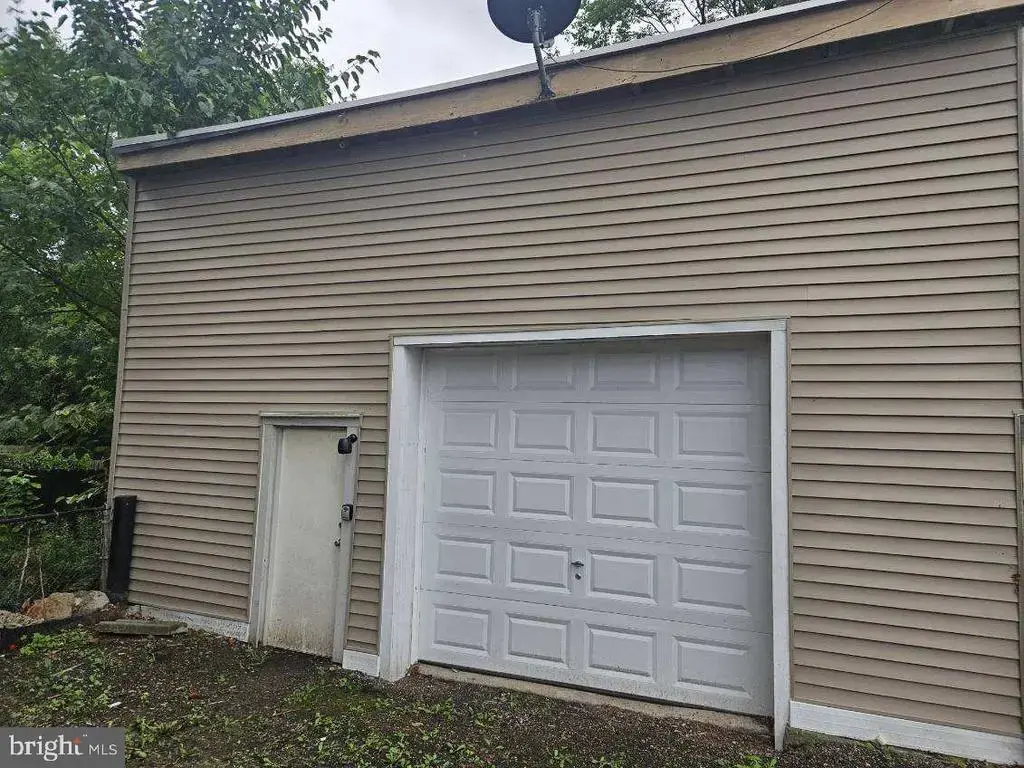 24 S Evans St #garage Only, POTTSTOWN