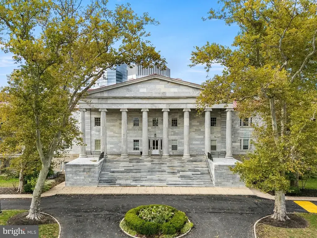 1 Academy Cir #221, PHILADELPHIA