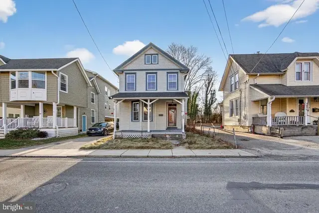 26 Waterloo Ave, Berwyn
