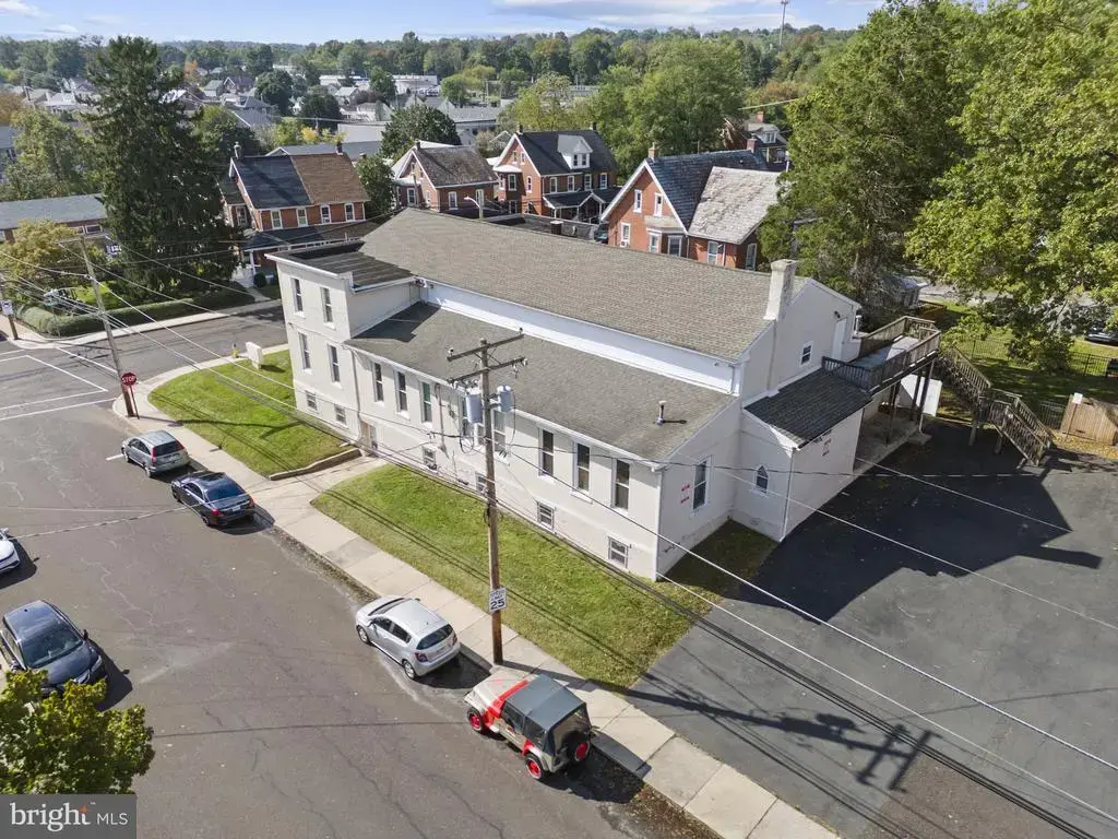 401 W Walnut St, PERKASIE
