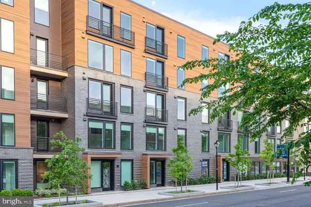 701 N Henry St #413, Alexandria