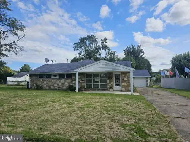 1353 Thomson Rd #, Abington