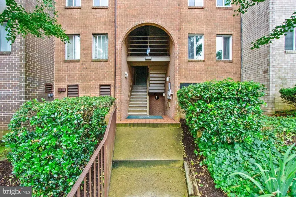 5009 7th Rd S #102, ARLINGTON