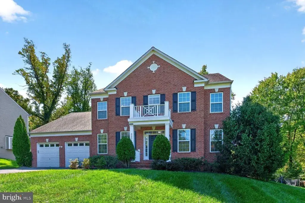8901 Hargrove Ct, FAIRFAX