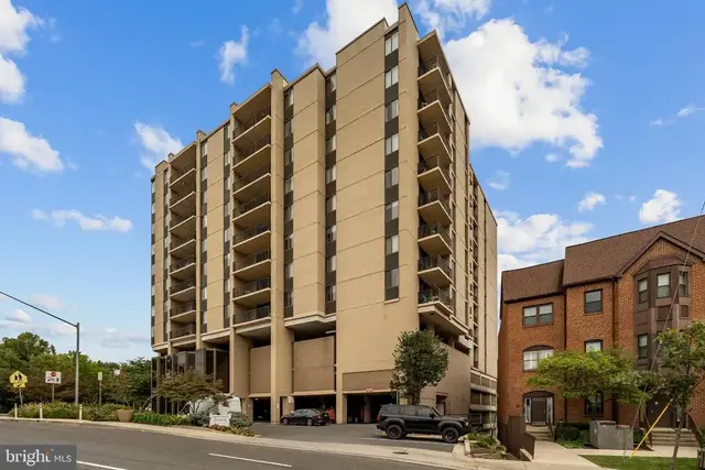 4242 E West Hwy #506, Chevy Chase
