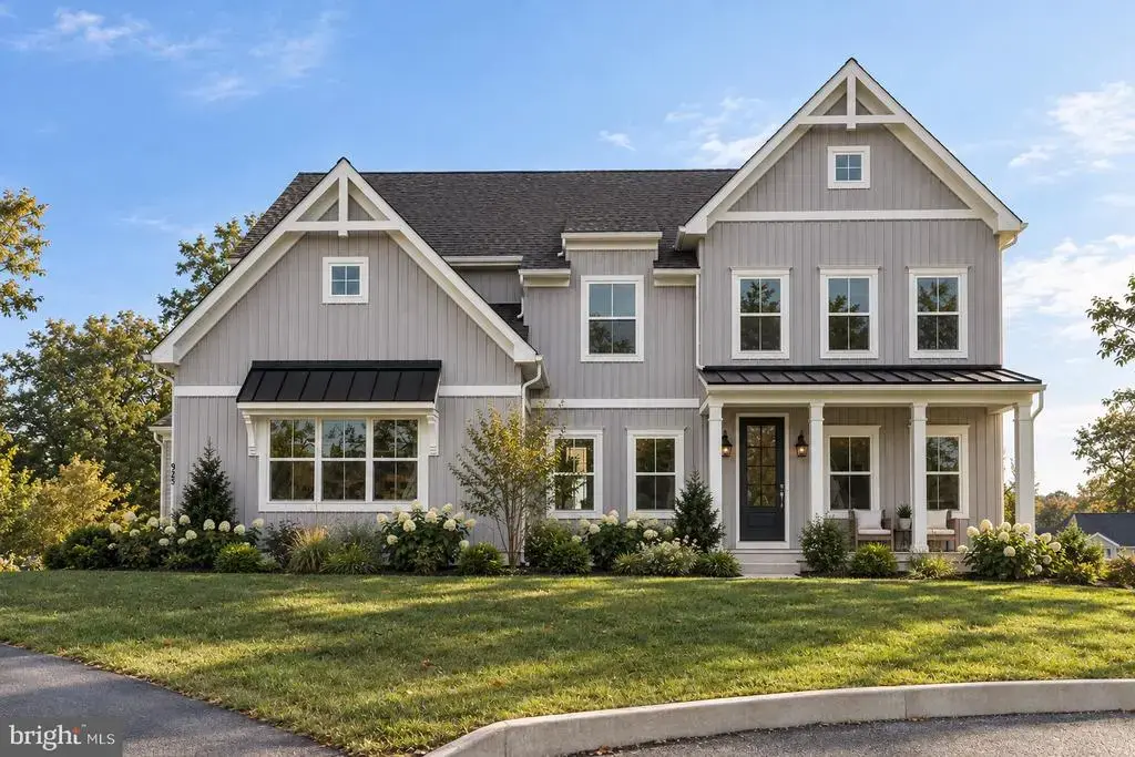 925 Marina Ct, WEST CHESTER