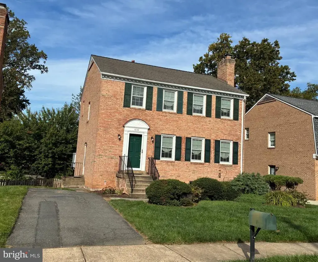 1232 Pine Hill Rd, MCLEAN