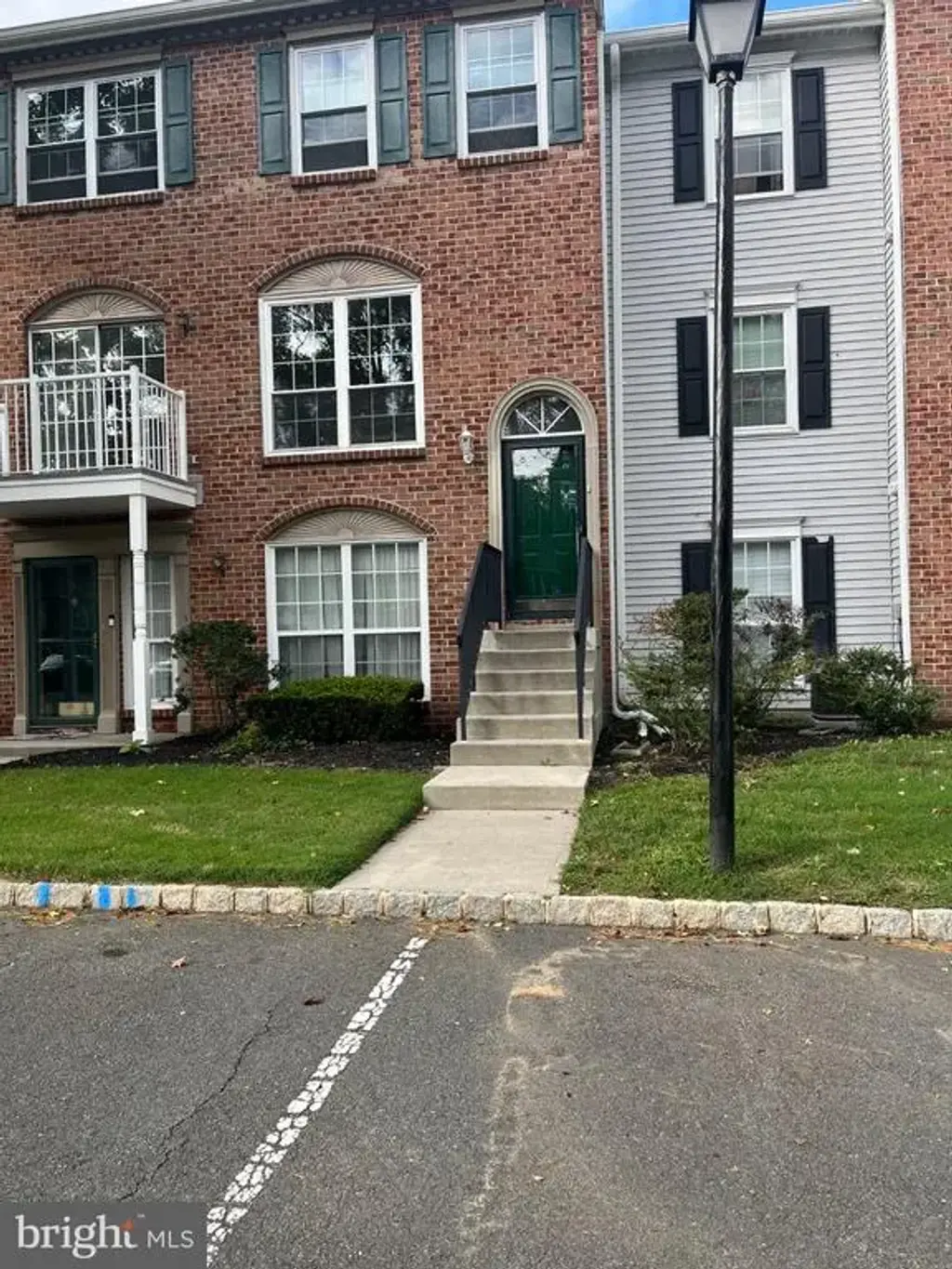 3 Versailles Ct, HAMILTON