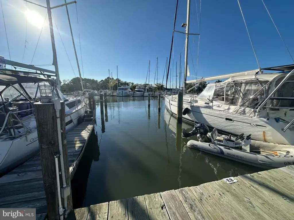 8-e Piney Narrows Rd, CHESTER