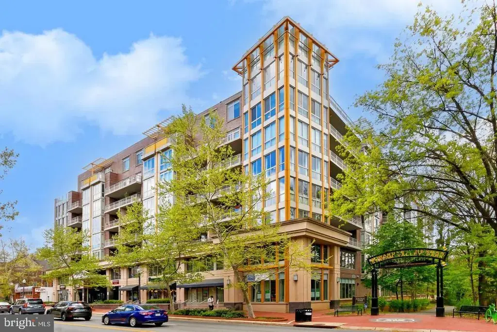 513 W Broad St #412, FALLS CHURCH