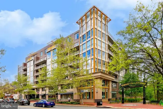 513 W Broad St #412, Falls Church