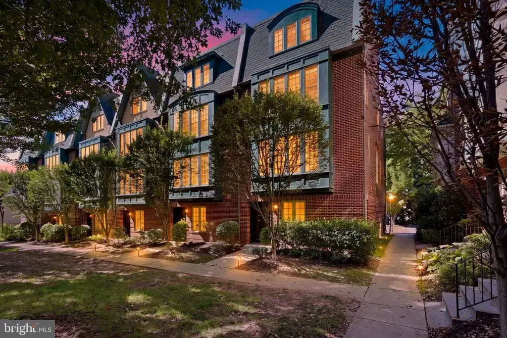 9678 Cedar Farm Cir, FAIRFAX
