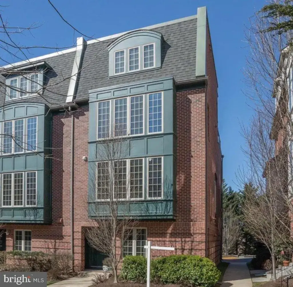 9678 Cedar Farm Cir, FAIRFAX