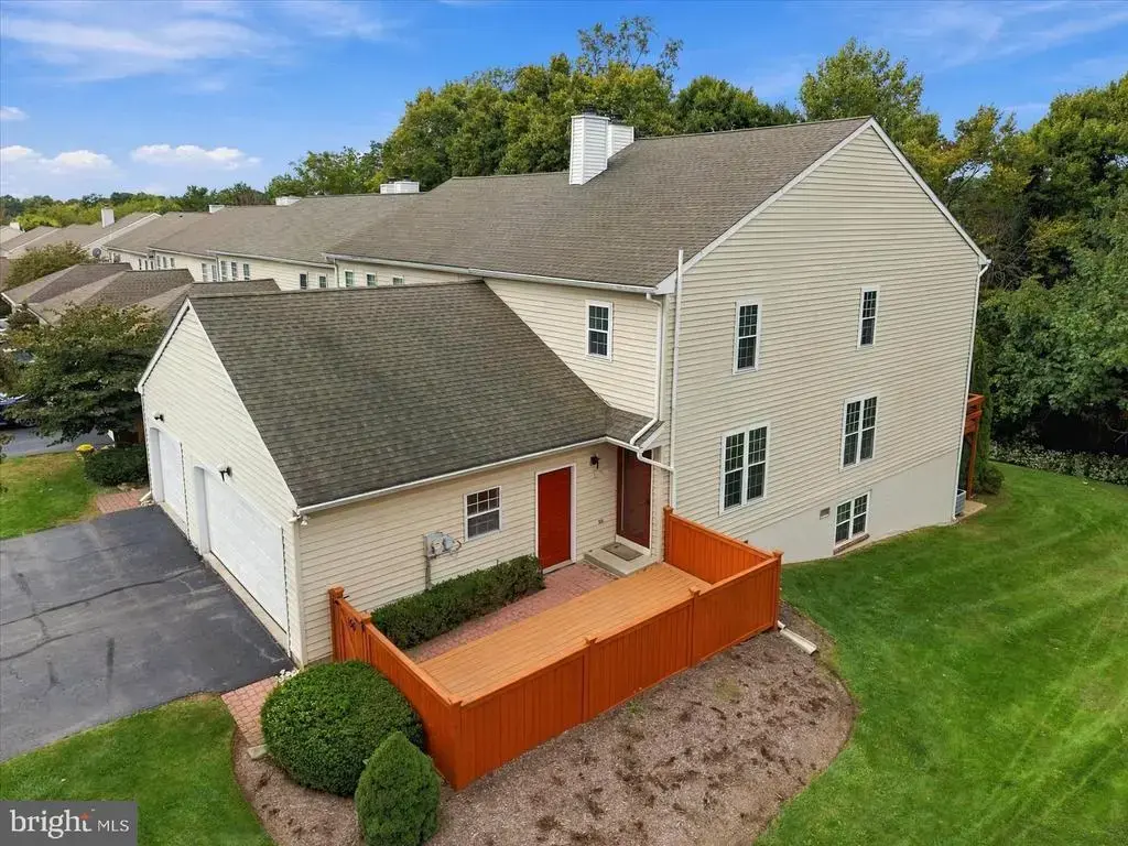 150 Treetops Dr, LANCASTER
