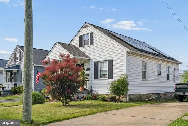 2716 Maple Ave, Parkville