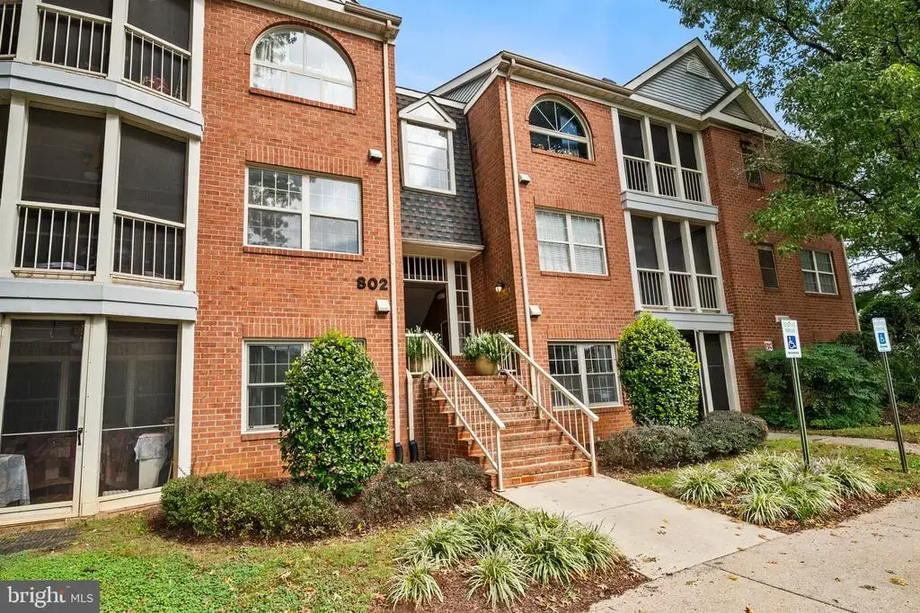 802 Amber Tree Ct #104, GAITHERSBURG