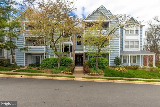 7707 Lafayette Forest Dr #61, Annandale