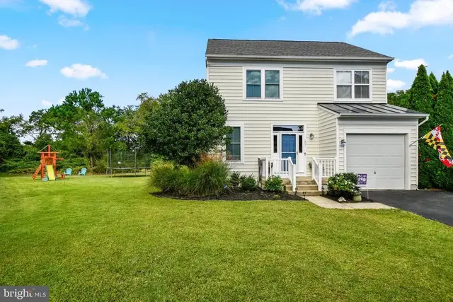 202 Senators Way, Berlin