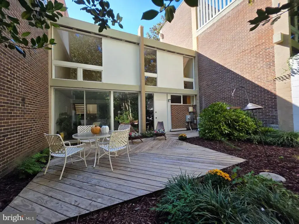11545 Maple Ridge Rd, RESTON