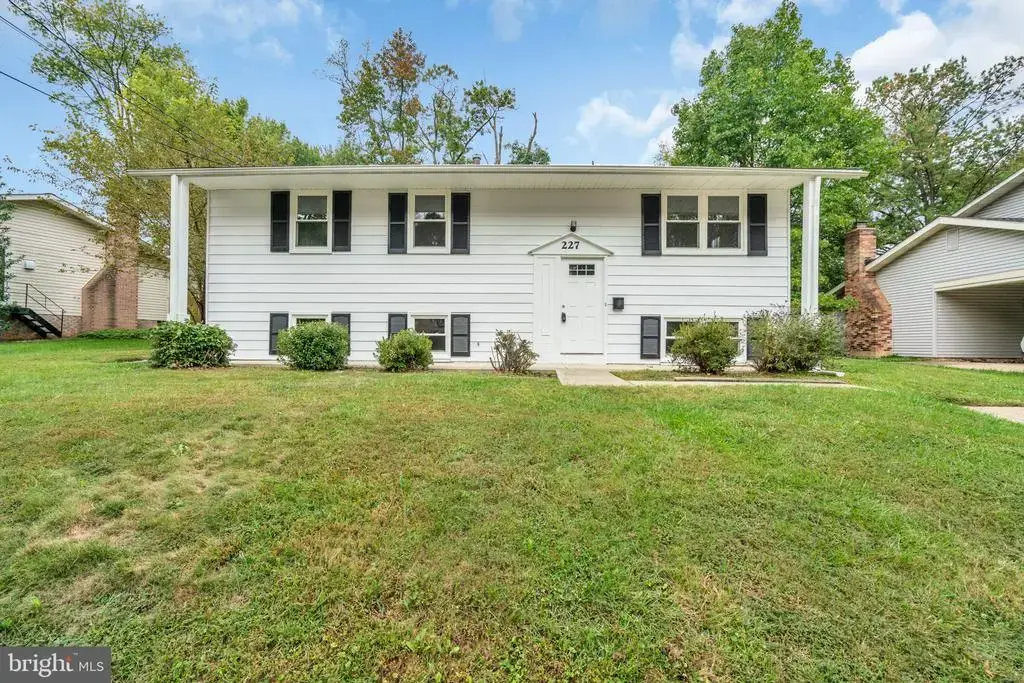 227 Lastner Ln, GREENBELT