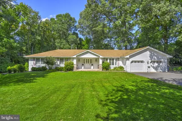 6400 Meadowlark Dr, Dunkirk